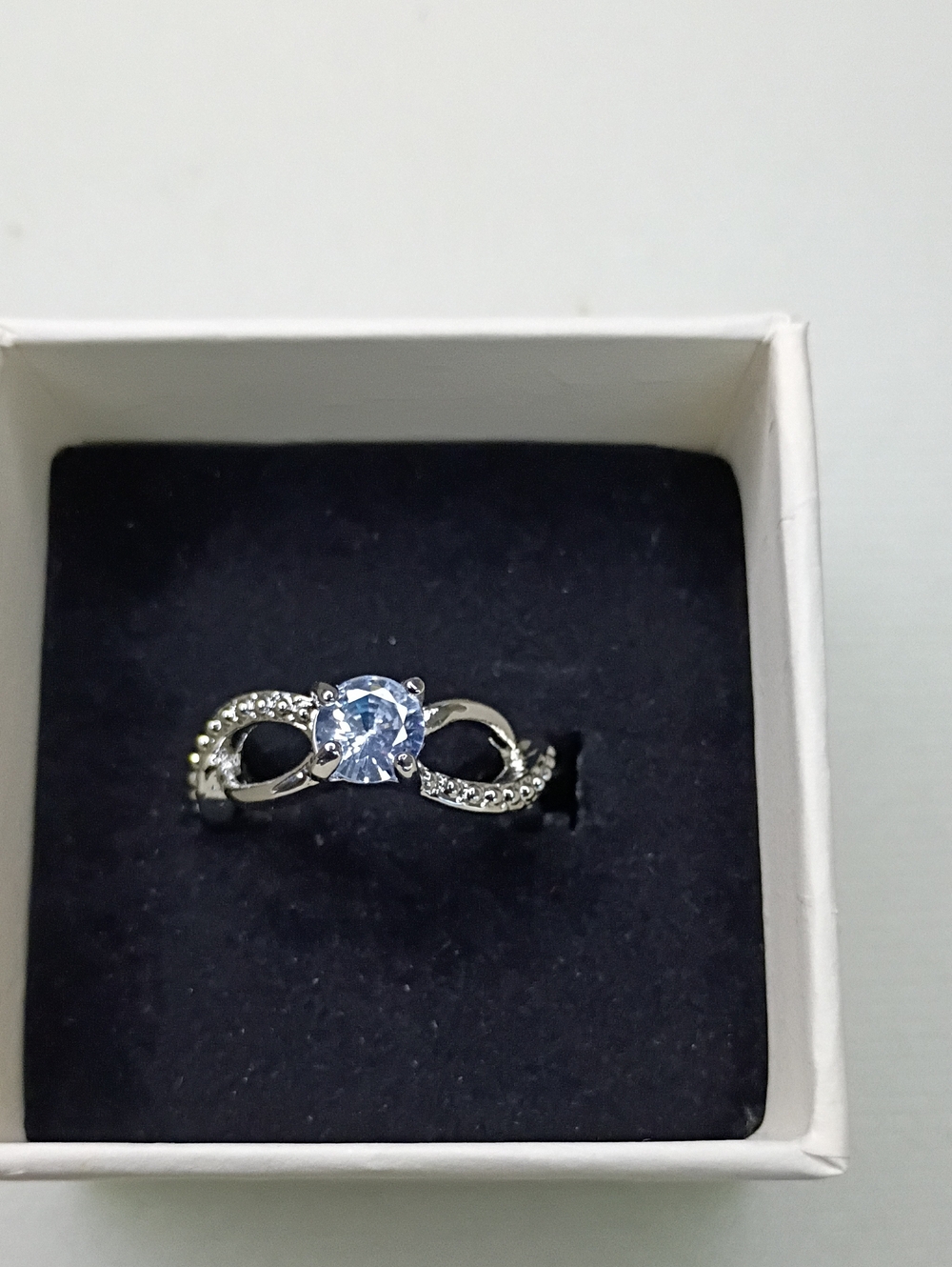 New Silver-Tone Crystal Solitaire Twist Ring - Women's Jewelry Sz.6